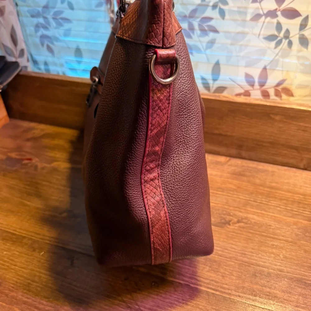 STUNNING β¨ Coach Embossed Leather Tote β Wine/Burgundy with Snake Print Trim β¨β - Picture 5 of 14